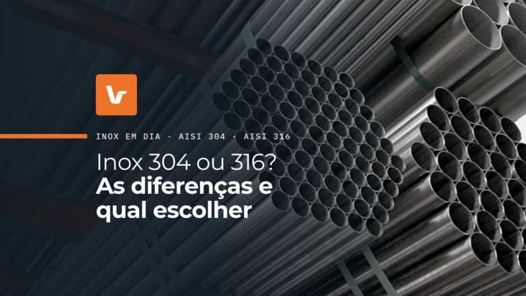 Tubos em aço inoxidável nas estantes do armazém da Valsteel